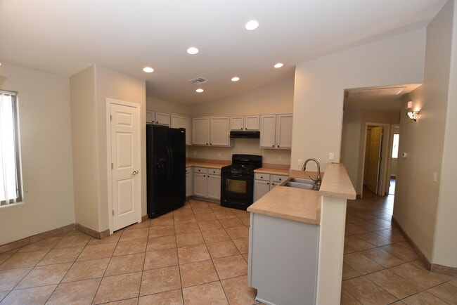 Building Photo - 2851 E Paseo La Tierra Buena