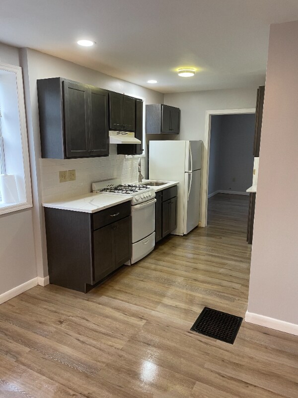 Building Photo - 33 Cohoes Rd