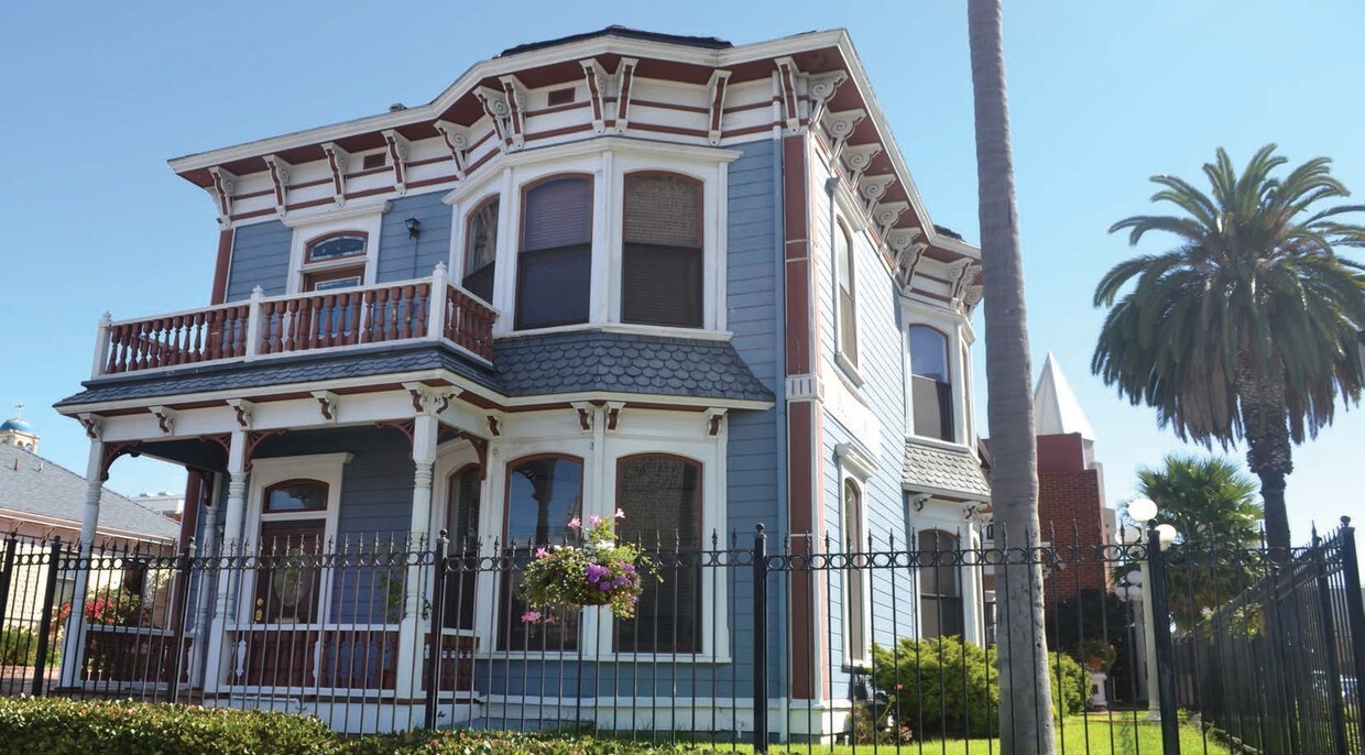 Building Photo - 1401-1421 2nd Ave