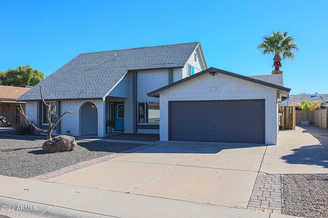 Building Photo - 6325 W Sunnyslope Ln