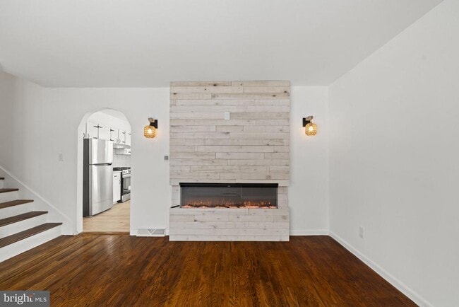 Building Photo - 395 Montgomery Dr