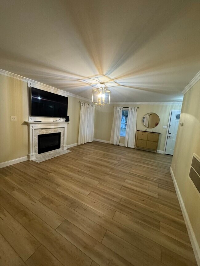 Sala de estar del primer piso - 5605 Eagle Lake Dr