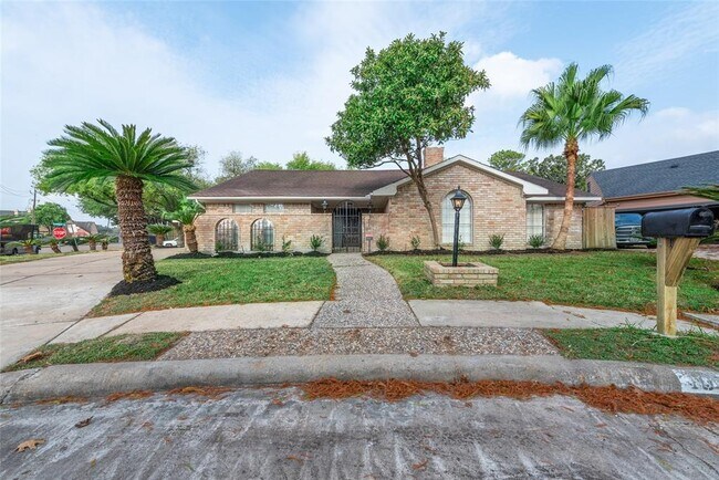 Building Photo - 10703 Braesridge Dr