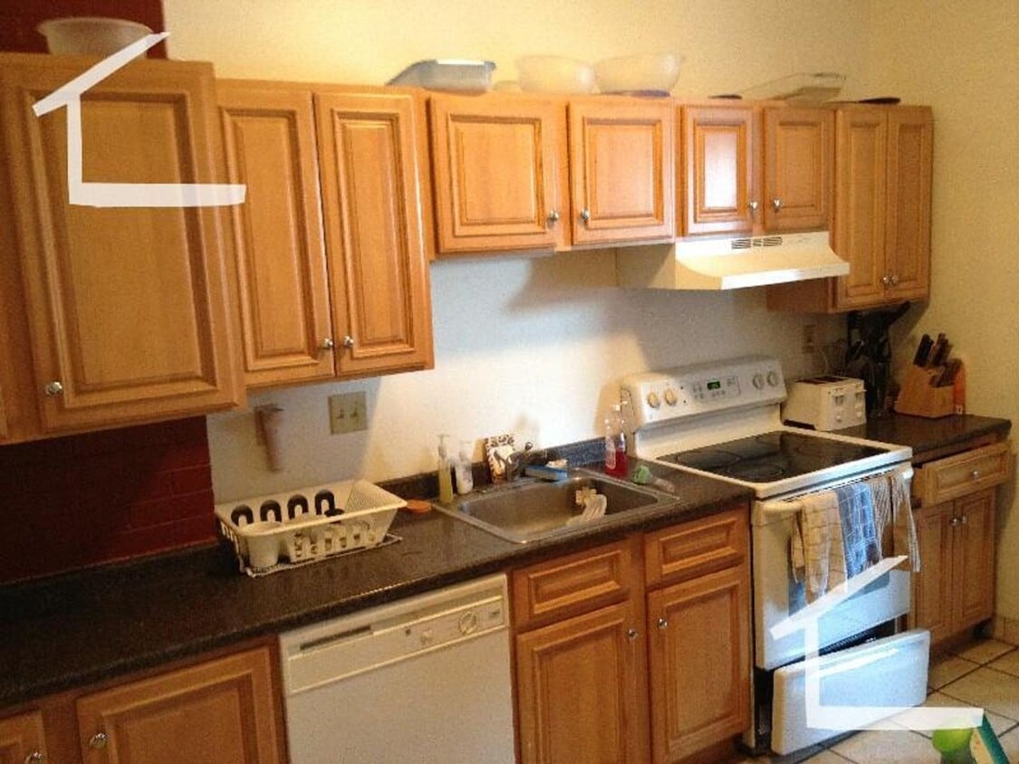 No Brokers Fee, Large Unit Steps from the T, Heat, Hot Water Included, Porch, Parking for Rent - No Brokers Fee, Large Unit Steps from the T, Heat, Hot Water Included, Porch, Parking for Rent