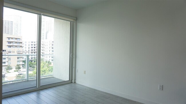 Foto del edificio - 321 NE 26th St