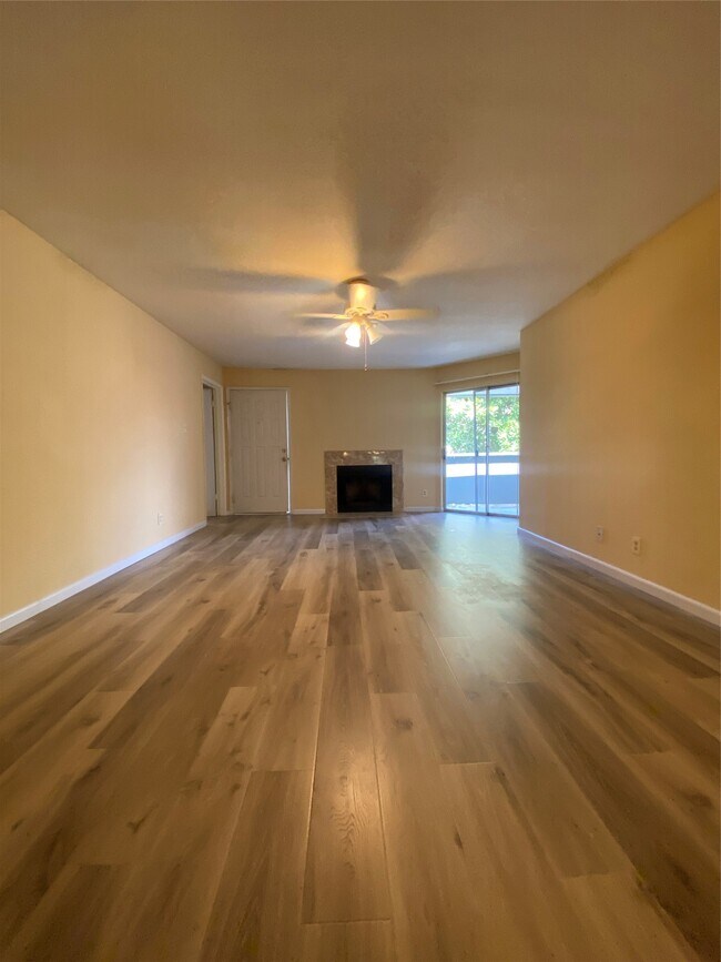 Building Photo - 9700 Leawood Blvd