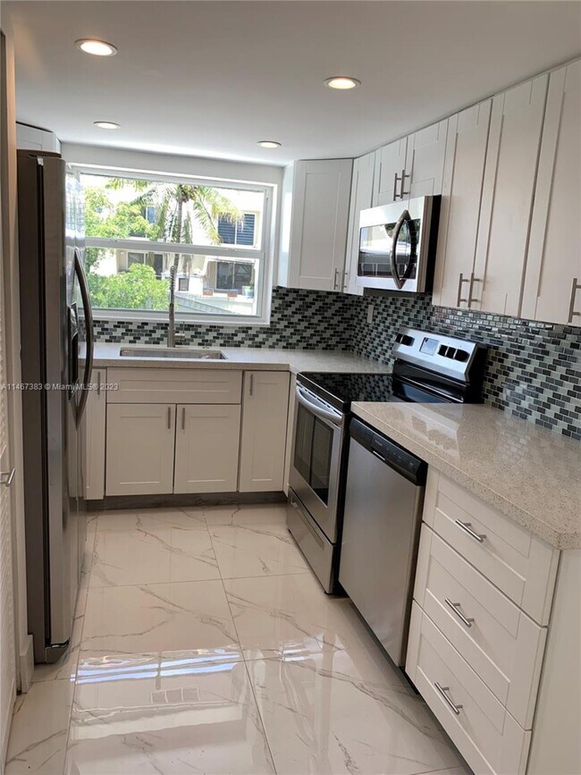 Building Photo - 7326 S Miami Lakeway S # 7326