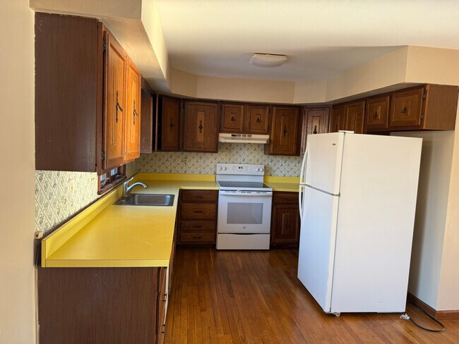 Building Photo - 7 Bryson Ave