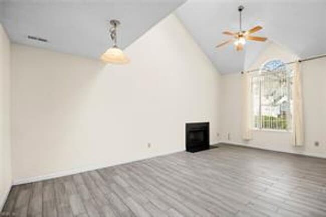 Building Photo - 355 Lee's Ml Dr