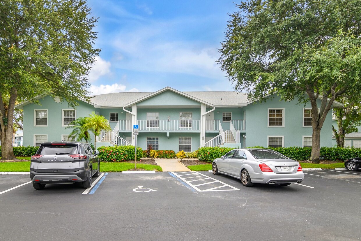 Primary Photo - Unfurnished 2 Bedroom condo 10 minutes fro...