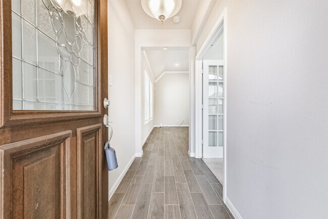 Foto del edificio - 6330 Lemon Balm Ln
