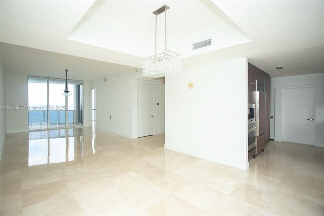 Building Photo - 15811 Collins Ave