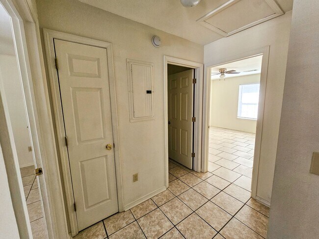 Foto del edificio - Cozy 2 Bed 2 Bath Duplex!