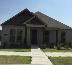 Building Photo - 1020 Edinburgh Dr