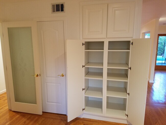 Foto del edificio - Elegant 4BR Retreat with Pool – Cupertino Schools, Near Apple Park