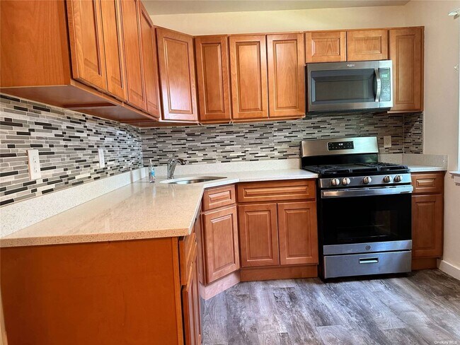 Foto del edificio - 255-6 73rd Ave
