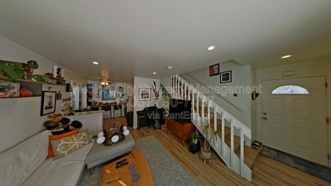 Building Photo - 628 Mulberry Ave