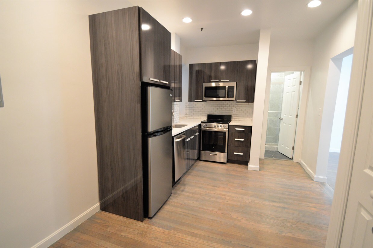 Primary Photo - 1 Peterborough St