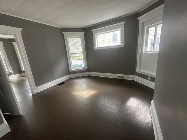 Building Photo - Beautiful 2-Bedroom located in Rochester NY!