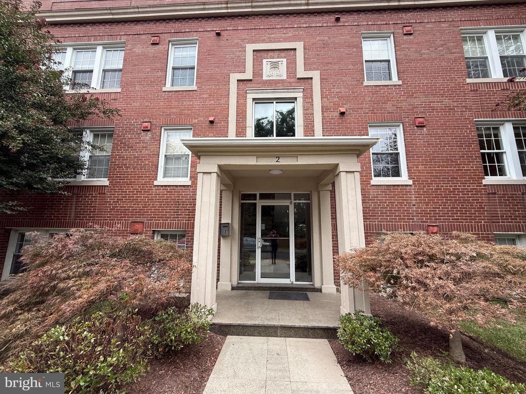 Foto principal - 401 Commonwealth Ave