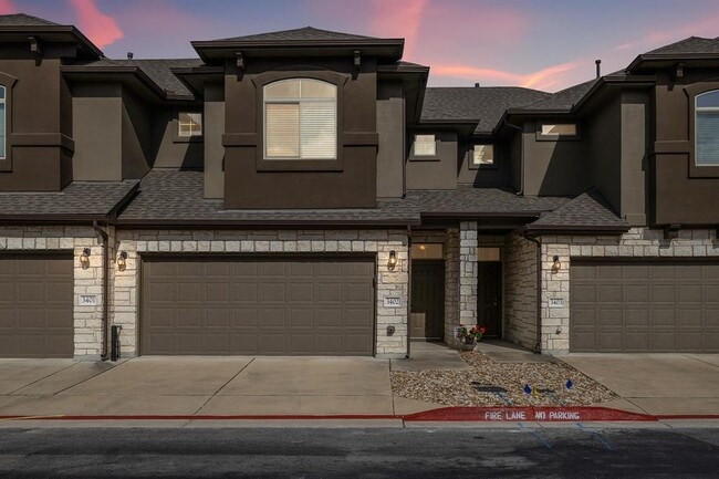 Building Photo - 2880 Donnell Dr