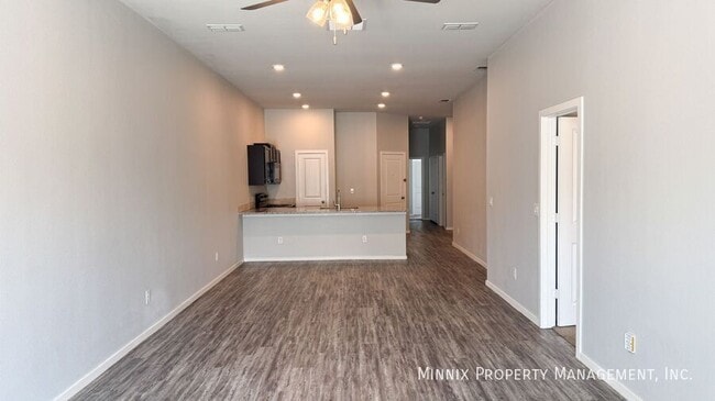 Building Photo - 2137 N Texas Ave