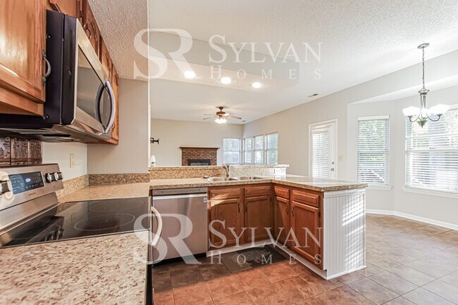 Building Photo - Stunning 3BR, 2.5BA brick home