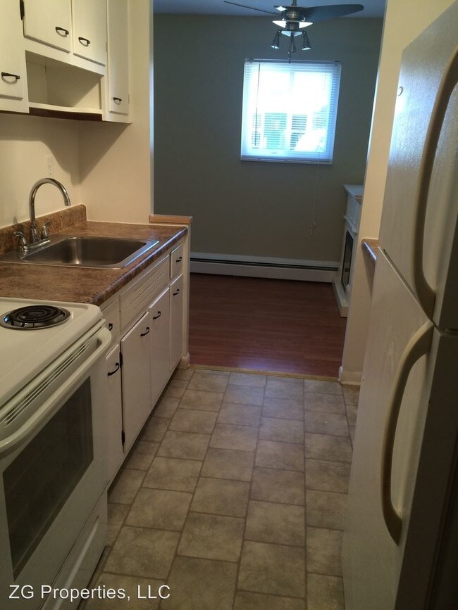 Building Photo - 5000 Robinhood Dr