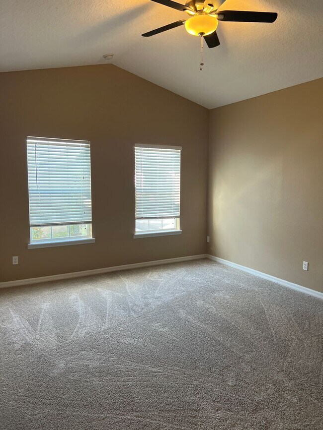 Building Photo - 2/2.5 Townhome in desirable Barclay Reserve!