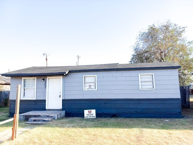 Building Photo - $0 First Month's Rent / $0 Deposit at Move-in