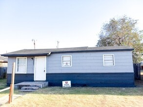 Building Photo - 3207 Duke St
