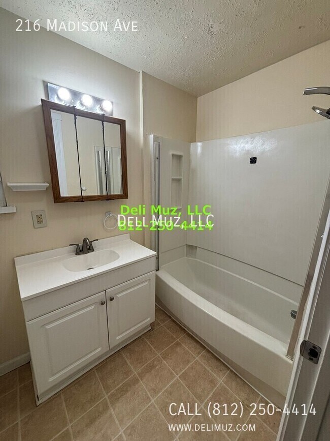 Building Photo - 216 Madison Ave