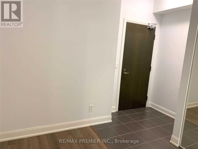 Photo du bâtiment - 2910 Hwy 7