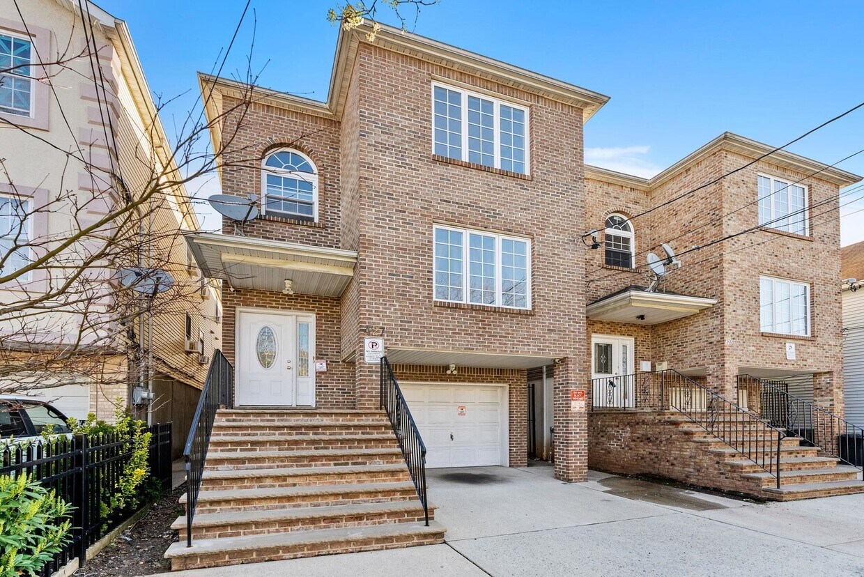 427 Fulton St Unit A, Elizabeth, NJ 07206 Condo for Rent in Elizabeth