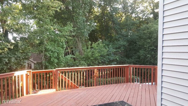 Building Photo - 4 br, 3.5 bath House - 830 Pendleton Dr NE