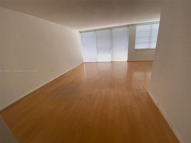 Foto del edificio - 1080 94th St
