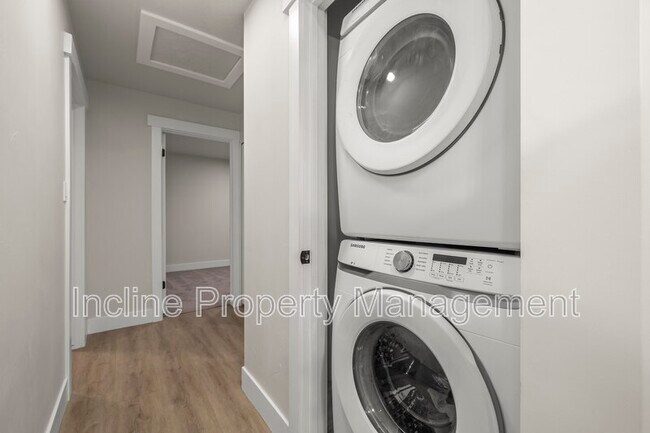 Foto del edificio - 450 Scenic Dr