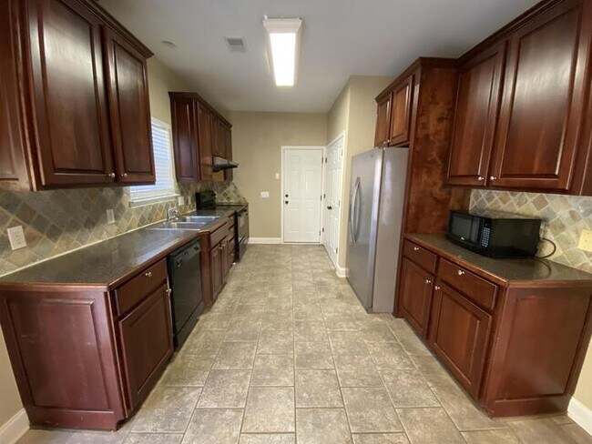 Foto del edificio - 13214 Meadowmere Rd