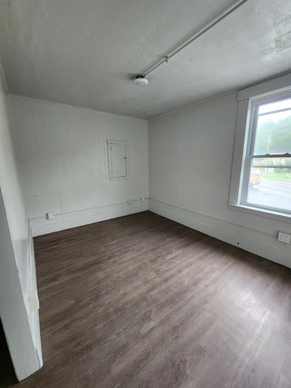 Building Photo - 1401 US-2