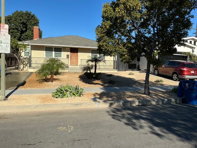 Foto del edificio - 10713 Esther Ave