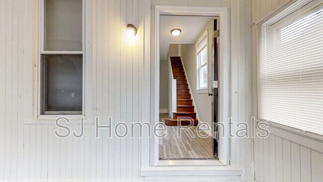 Foto del edificio - 702 Parry Ave
