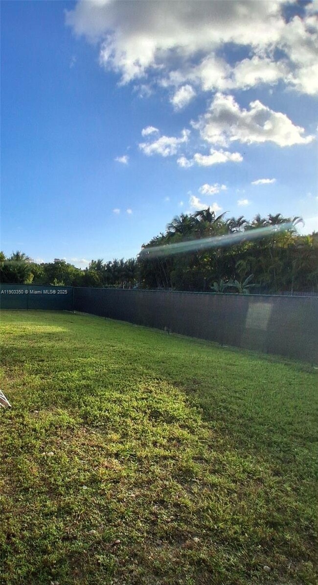 Foto del edificio - 4921 SW 164th Terrace