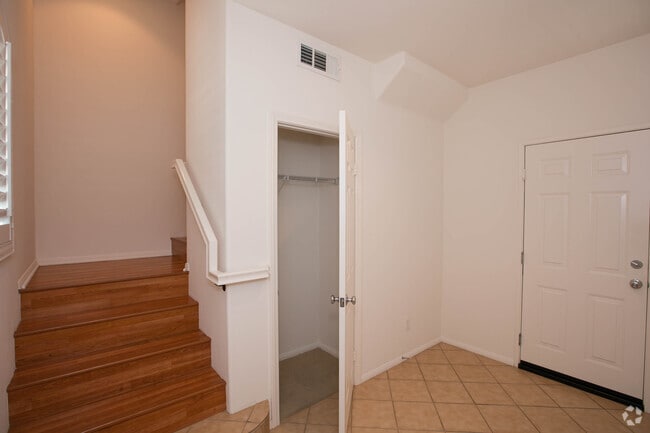 Building Photo - 720 S San Fernando Blvd