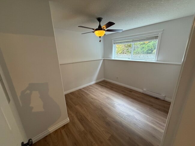 Building Photo - 5559 Cliffside Rd
