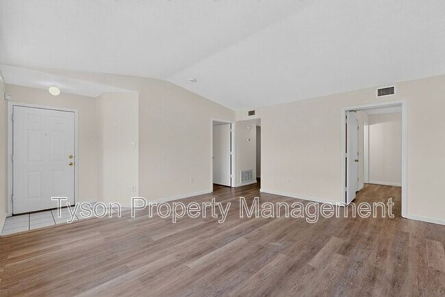 Building Photo - 328 Escena Pl SE