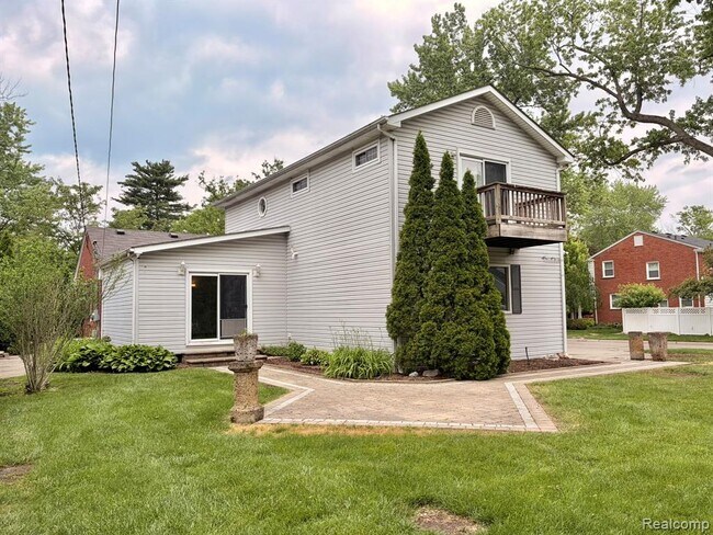 Building Photo - 2111 Earlmont Rd