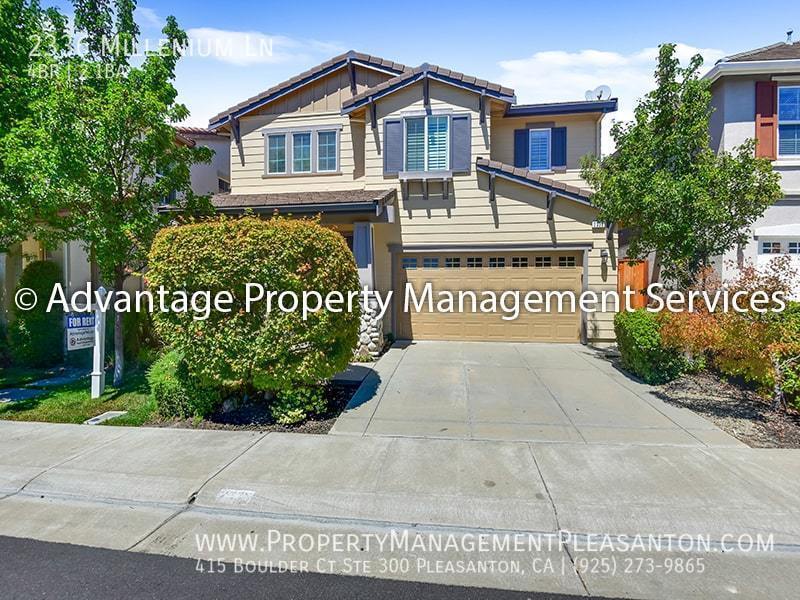 Primary Photo - Inviting 4 bed, 2.5 bath, 1,791 sq. ft. ho...