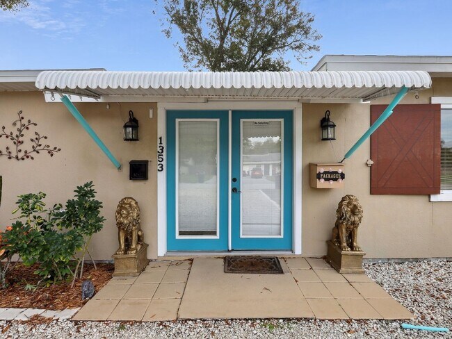 Foto del edificio - 2 Bedroom Single Family Home in Saint Pete...