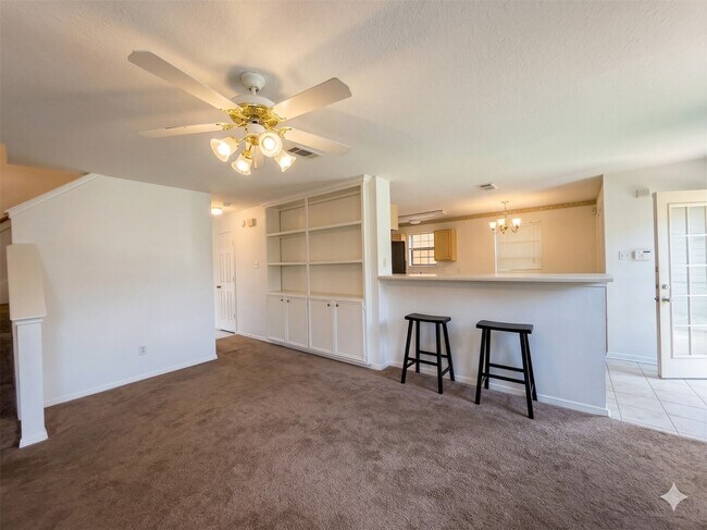 Foto del edificio - 13834 Trumpetvine St