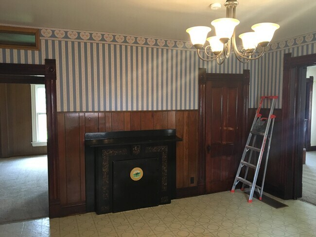 Building Photo - 512 S Court St